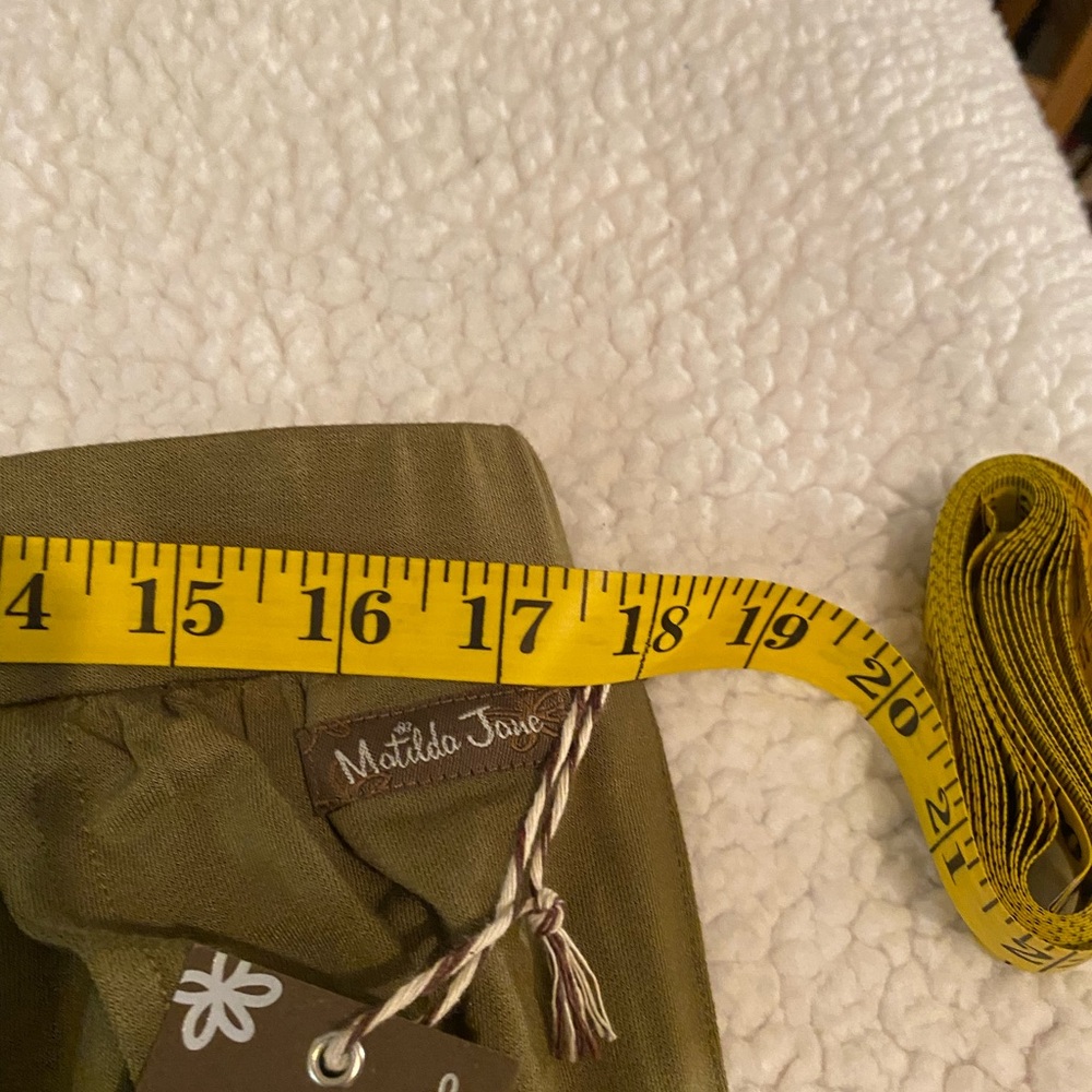 Matilda Jane olive colored size large capris.   NWT - Picture 7 of 10